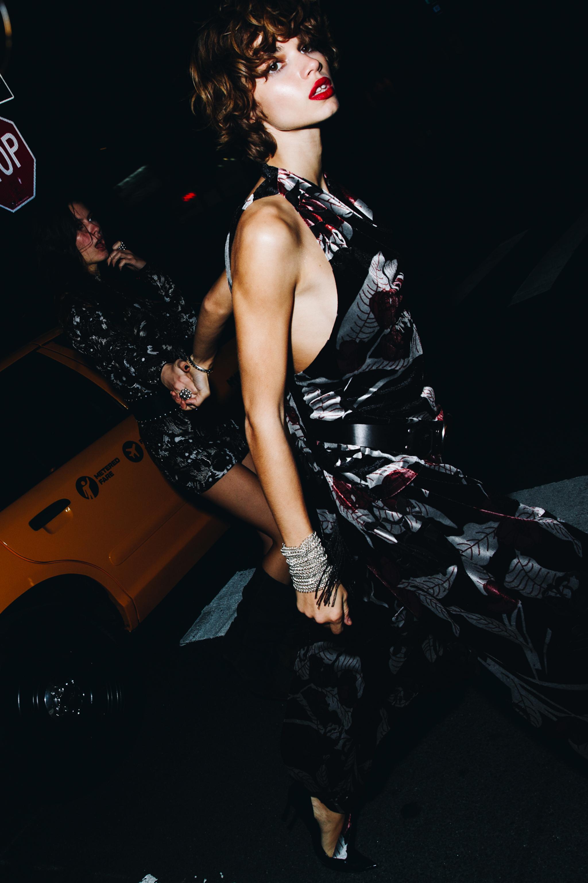 TOP HALTER EN VELOURS À FRANGES